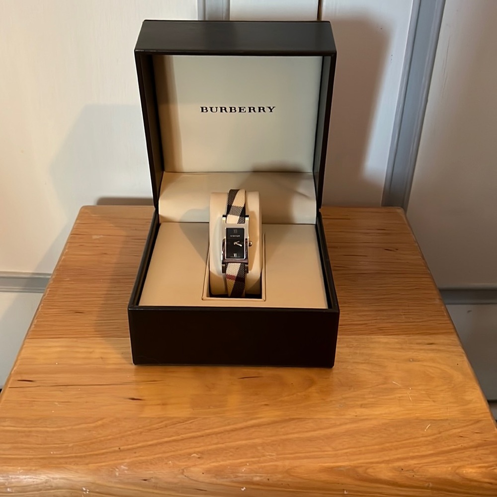 Burberry Ladies Luxury Adjustable Watch